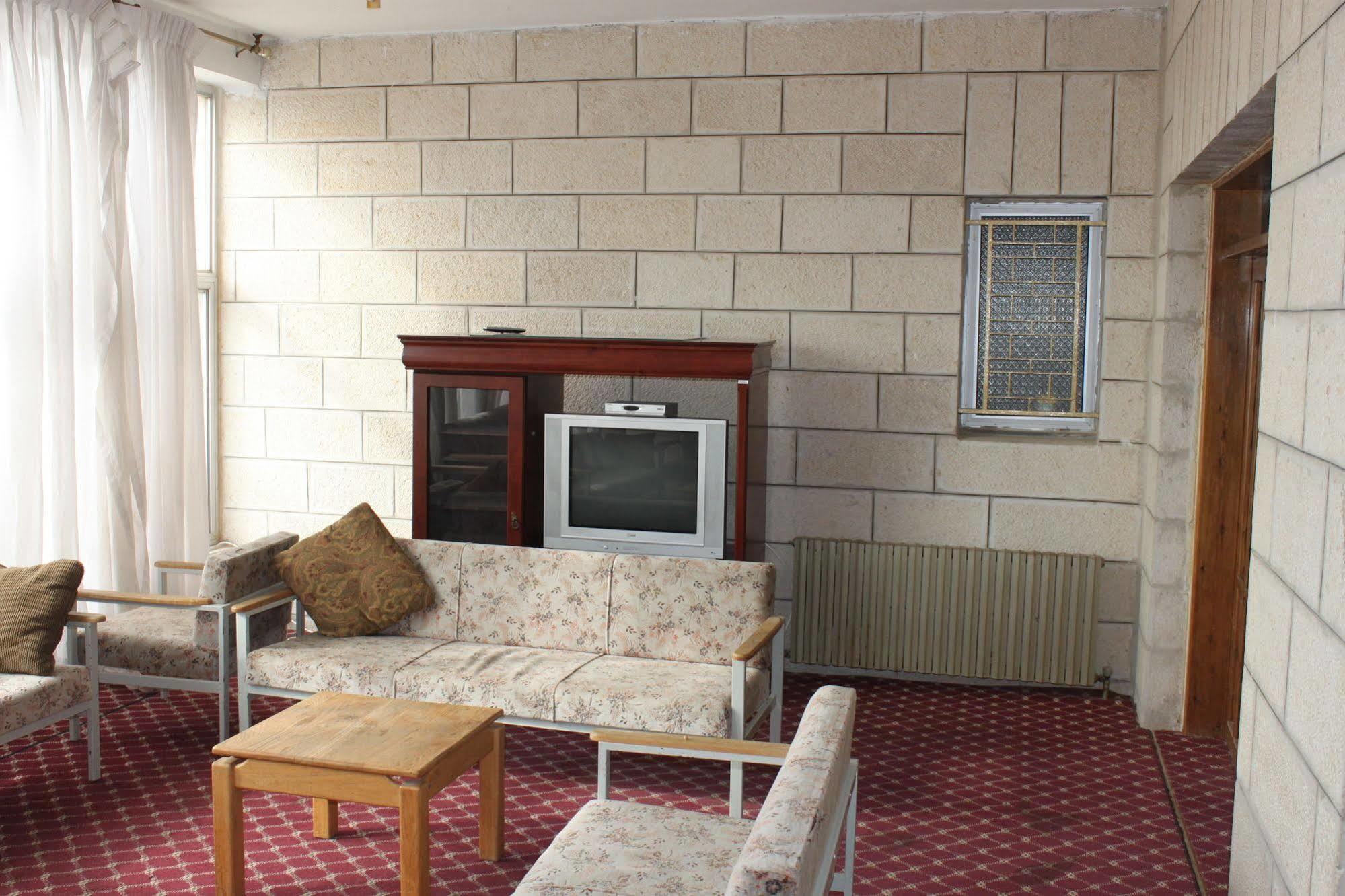 St Andrew'S Guesthouse - רמאללה מראה חיצוני תמונה